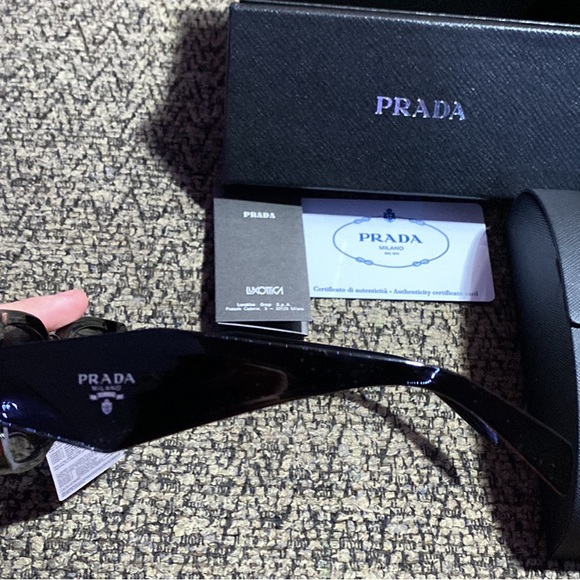 BRAND NEW PRADA SUNGLASSES - Picture 2 of 8